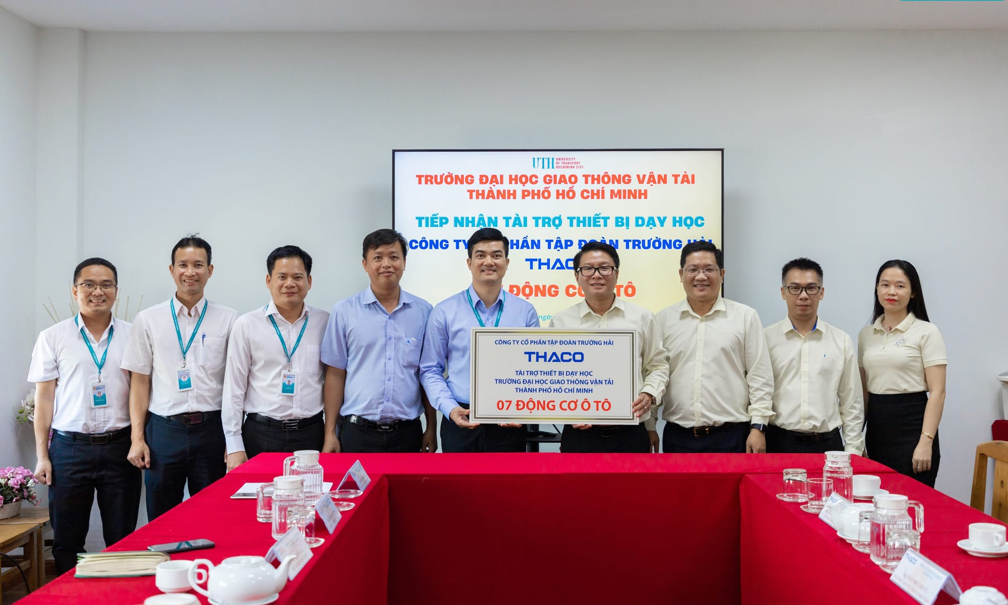 Lễ trao tặng động cơ ô tô cho Trường Đại học Giao thông vận tải TP. HCM