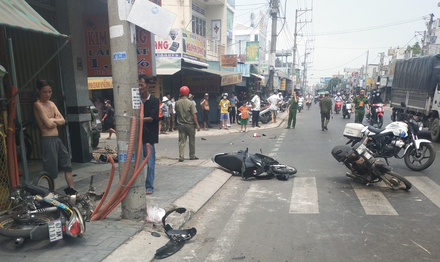 Tài xế dương tính với ma túy gây tai nạn khiến 5 người bị thương- Ảnh 2. Tài xế dương tính với ma túy gây tai nạn khiến 5 người bị thương- Ảnh 2.
