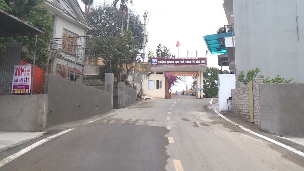 Con đường mới mở khang trang ở phường Hà Tu, TP. Hạ Long Con đường mới mở khang trang ở phường Hà Tu, TP. Hạ Long