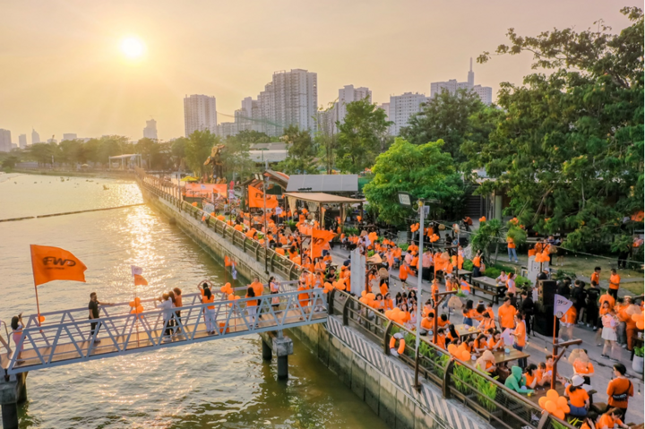 Chiến dịch thương hiệu mới “Sống đầy cùng FWD Bảo hiểm dễ hiểu” (Time to play) lấy cảm hứng từ bình minh và hoàng hôn để khuyến khích mọi người sống trọn vẹn từng khoảnh khắc (Nguồn ảnh: FWD).