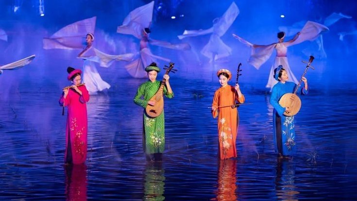 Show biểu diễn thực cảnh "Tinh hoa Bắc bộ" tại khu du lịch Tuần Châu Hà Nội.