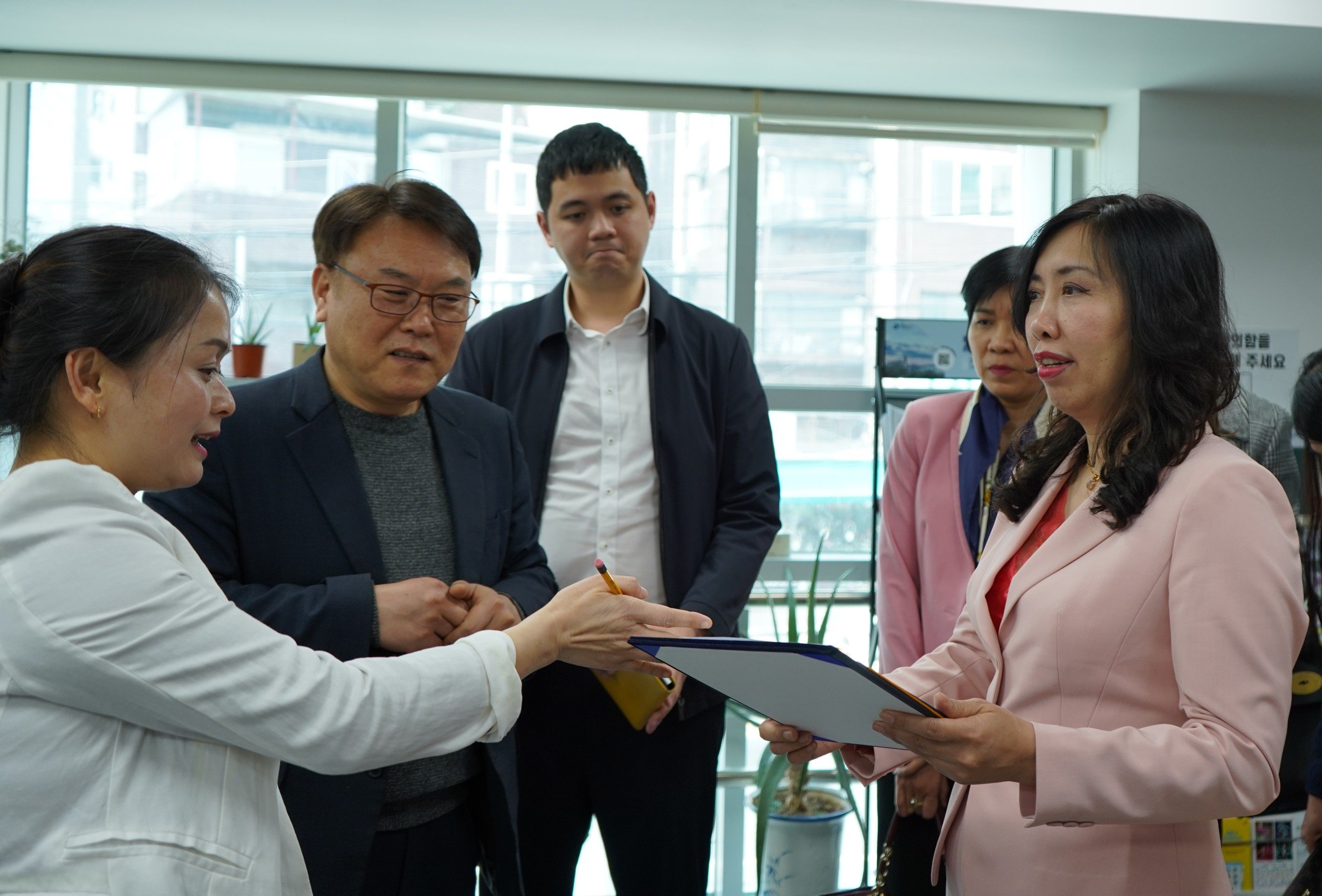 Cộng đồng người Việt Nam tại Hàn Quốc hội nhập tốt, có nhiều đóng góp- Ảnh 3. Cộng đồng người Việt Nam tại Hàn Quốc hội nhập tốt, có nhiều đóng góp- Ảnh 3.