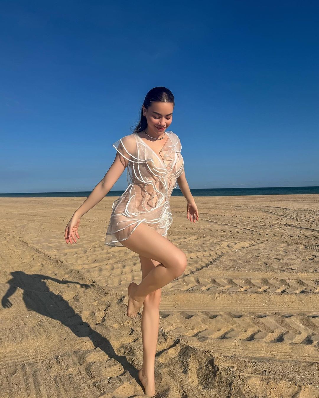 Hồ Ngọc Hà và dàn mỹ nhân Việt khởi động đầu hè với áo tắm ảnh 2