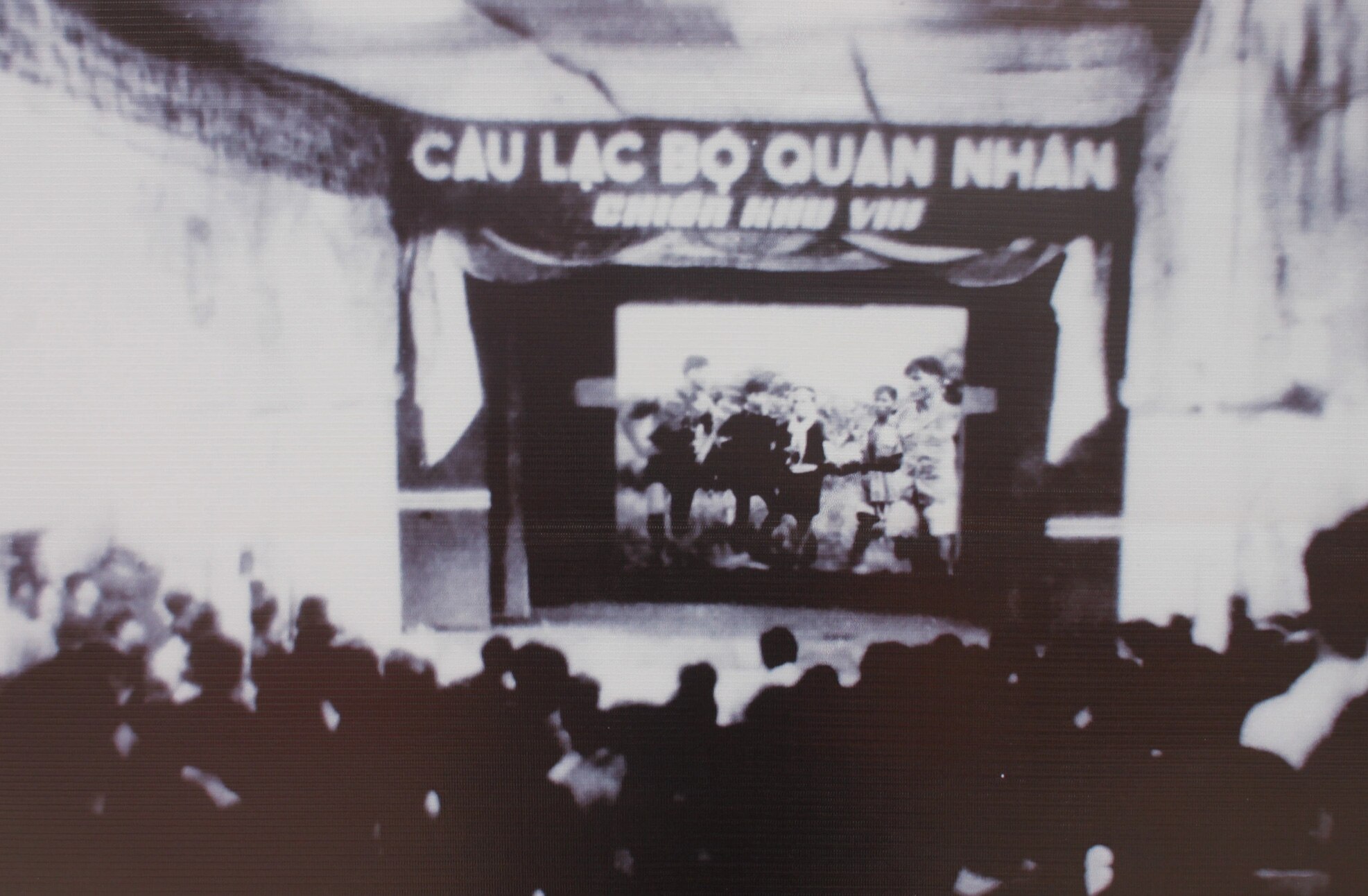 Đêm 24-12-1948, buổi chiếu phim tài liệu đầu tiên trong lịch sử điện ảnh Nam Bộ diễn ra tại Câu lạc bộ quân nhân trên bờ kênh Dương Văn Dương, xã Nhân Hòa Lập, huyện Mộc Hóa, tỉnh Long An. Trên màn ảnh là phim Trận Mộc Hóa