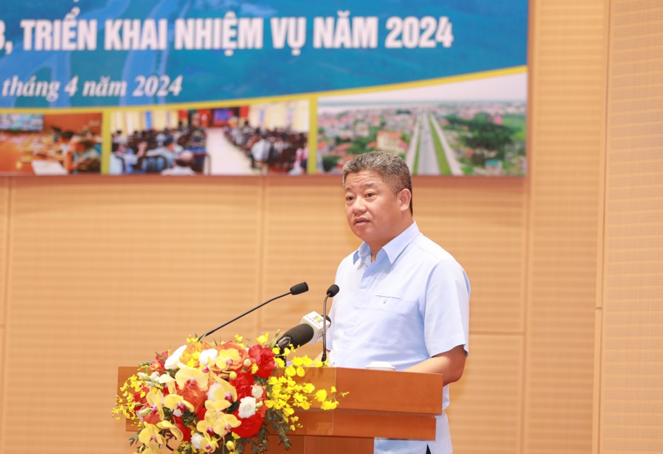 Phó Chủ tịch UBND TP Nguyễn Mạnh Quyền phát biểu tại hội nghị. 