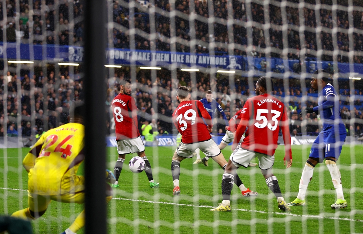 khoảnh khắc thiếu chuyên nghiệp khiến mu thua đau chelsea hình ảnh 2 khoanh khac thieu chuyen nghiep khien mu thua dau chelsea hinh anh 2