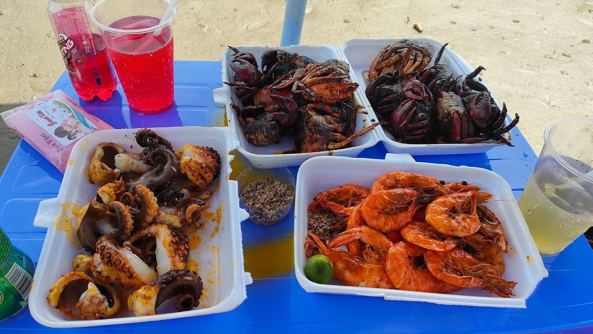 Chợ biển ở một huyện của Bến Tre họp ngay mép sóng, mua bán la liệt tôm, cua, cá, ốc ngon, lạ mắt- Ảnh 12. Chợ biển ở một huyện của Bến Tre họp ngay mép sóng, mua bán la liệt tôm, cua, cá, ốc ngon, lạ mắt- Ảnh 12.