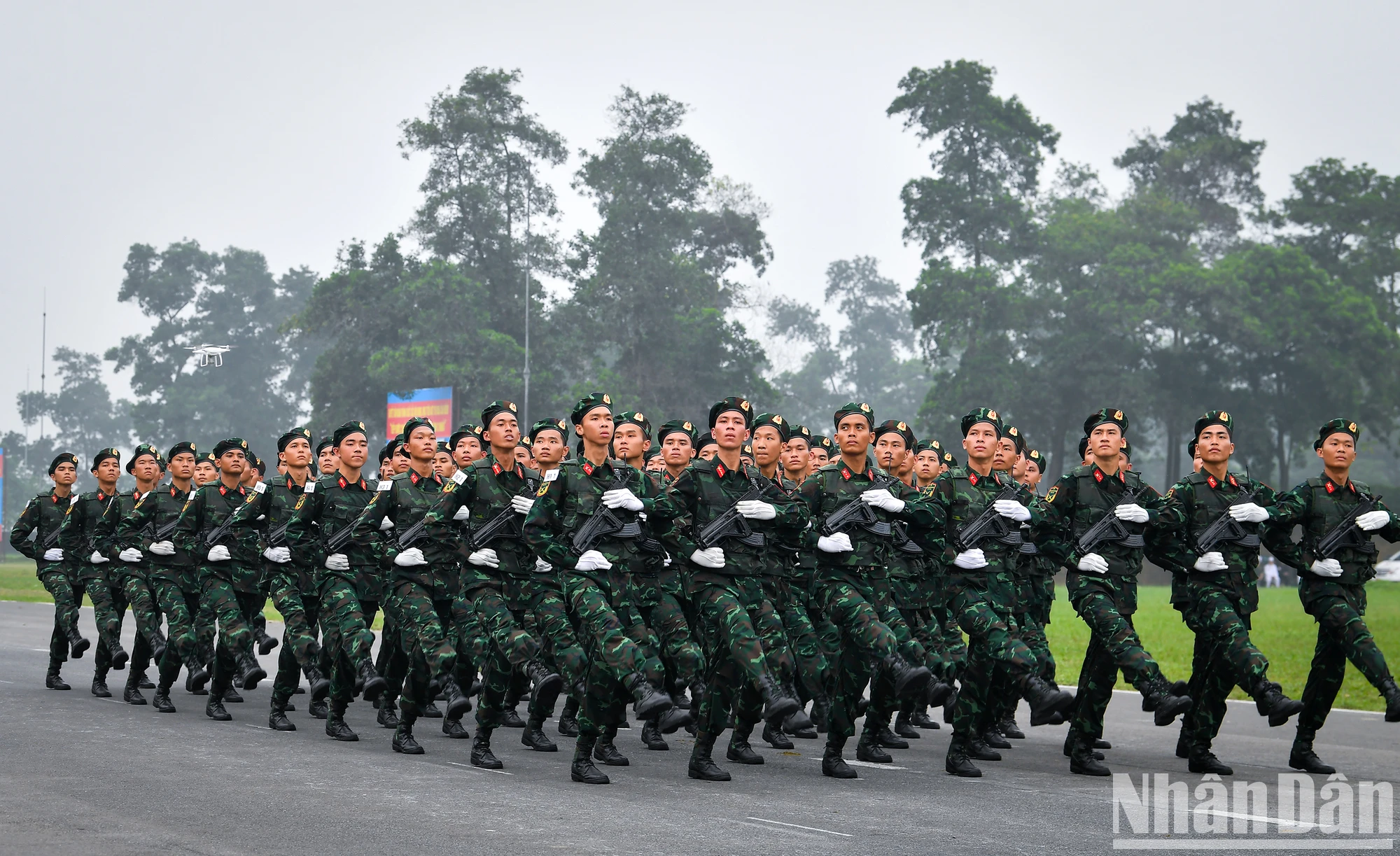 [Ảnh] Hợp luyện diễu binh, diễu hành kỷ niệm 70 năm Chiến thắng Điện Biên Phủ ảnh 7