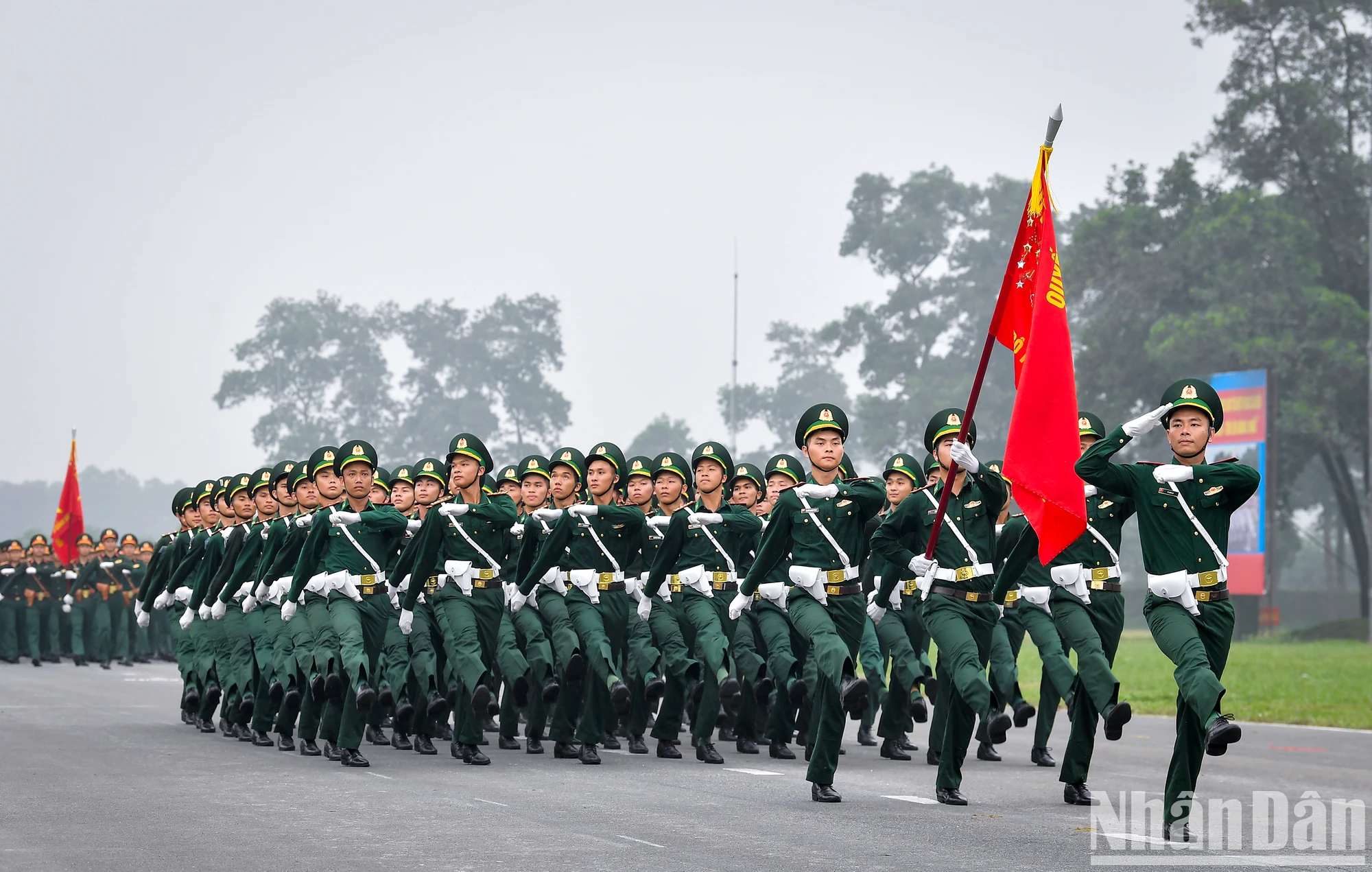[Ảnh] Hợp luyện diễu binh, diễu hành kỷ niệm 70 năm Chiến thắng Điện Biên Phủ ảnh 6