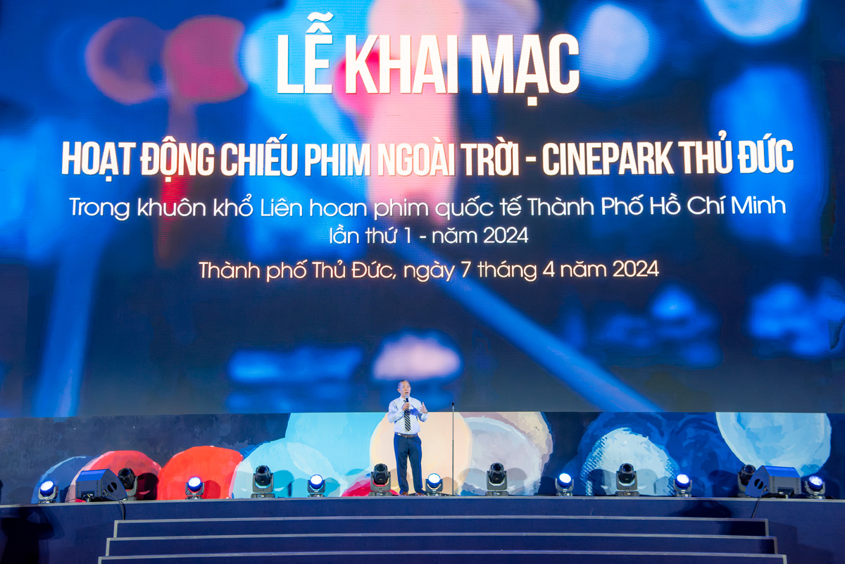 Tổng Giám đốc THACO Phạm Văn Tài phát biểu tại Lễ khai mạc hoạt động chiếu phim ngoài trời – Cine Park TP.Thủ Đức Tổng Giám đốc THACO Phạm Văn Tài phát biểu tại Lễ khai mạc hoạt động chiếu phim ngoài trời – Cine Park TP.Thủ Đức