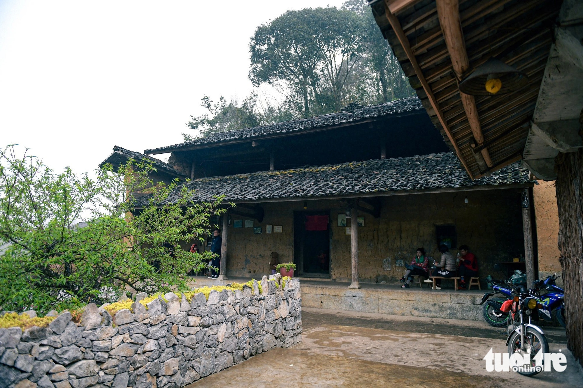 Ngôi nhà cổ hơn 70 năm tuổi thành nơi đón khách du lịch quả gia đình anh Hồng