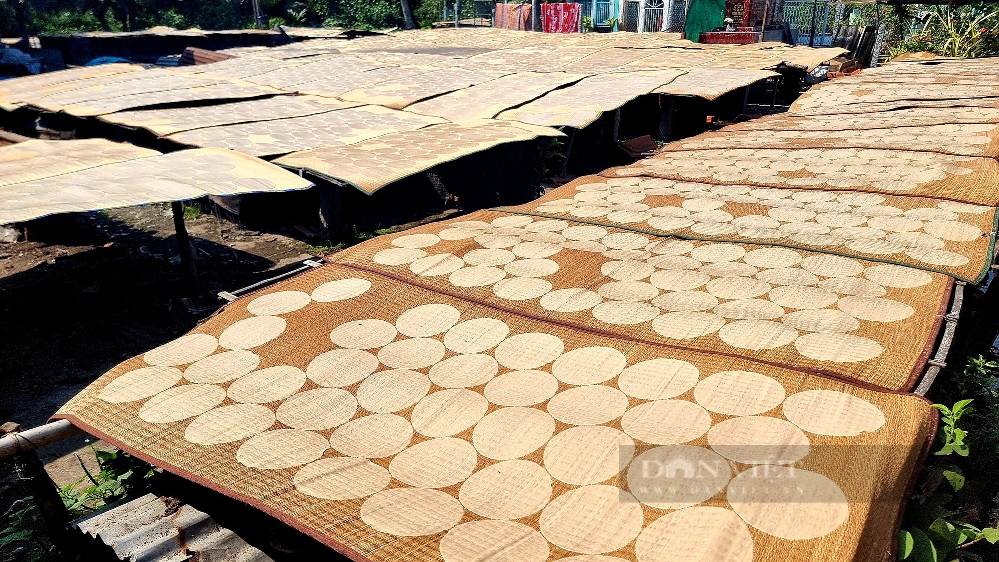Đỏ lửa xuyên đêm quết bánh phồng tại làng nghề trăm tuổi ở An Giang- Ảnh 9. Đỏ lửa xuyên đêm quết bánh phồng tại làng nghề trăm tuổi ở An Giang- Ảnh 9.