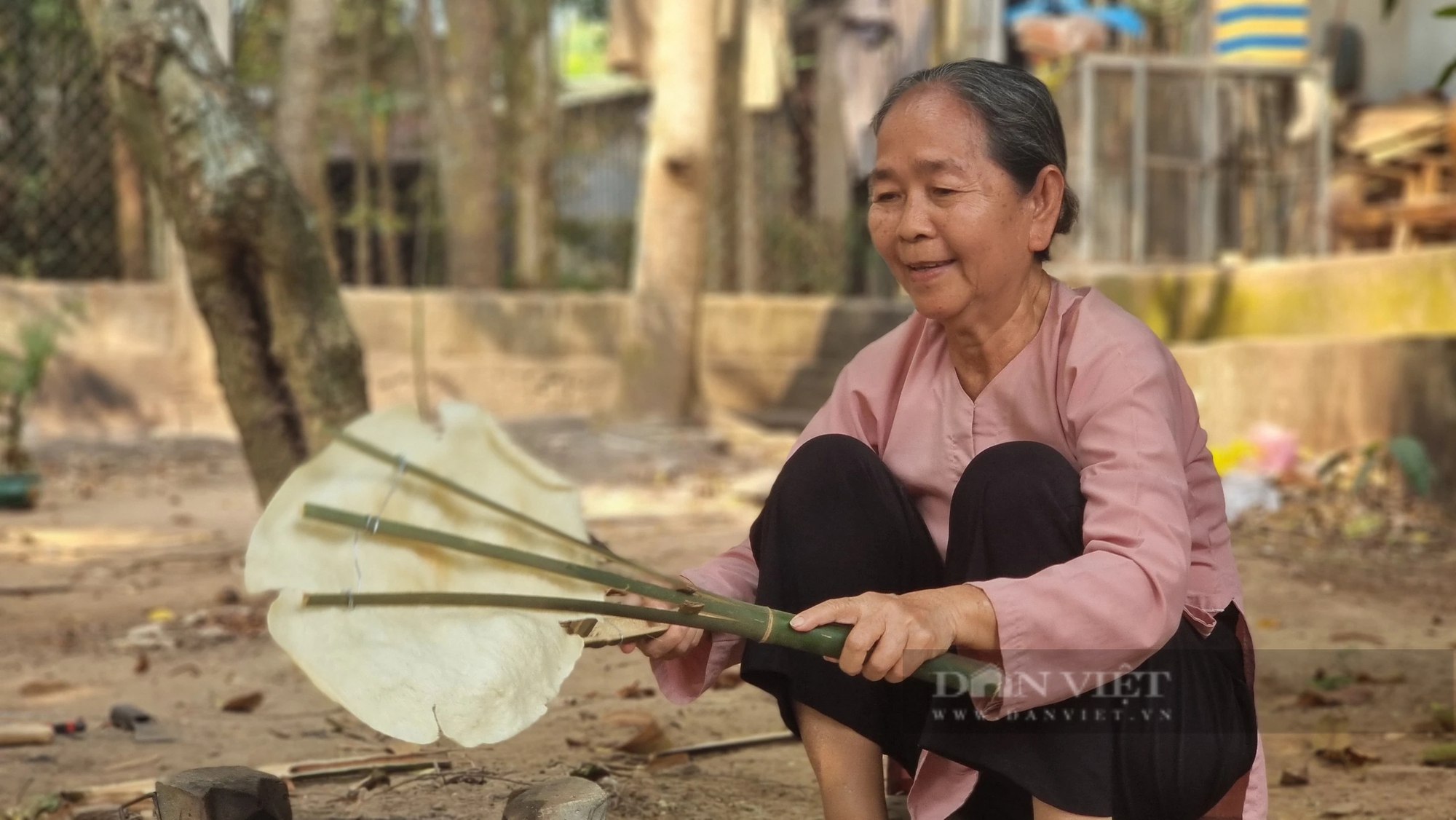 Đỏ lửa xuyên đêm quết bánh phồng tại làng nghề trăm tuổi ở An Giang- Ảnh 12. Đỏ lửa xuyên đêm quết bánh phồng tại làng nghề trăm tuổi ở An Giang- Ảnh 12.