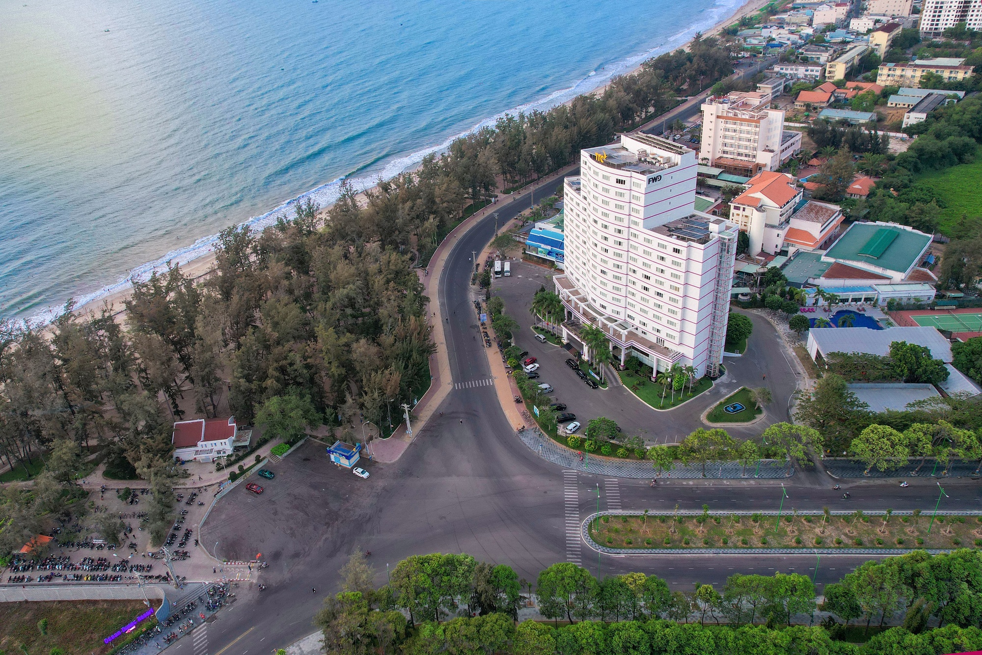Du khách có thể ngắm bãi biển Đồi Dương từ TTC Hotel - Phan Thiết. Ảnh: Đ.H