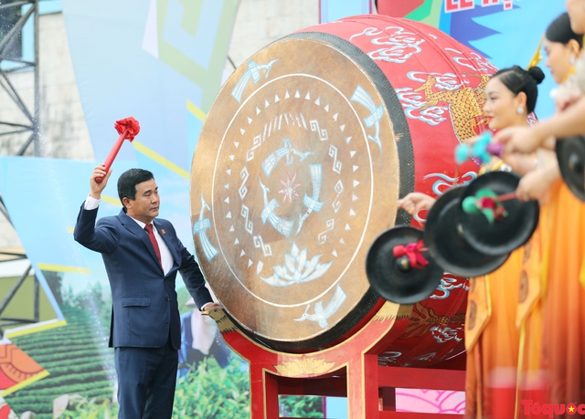 Phú Thọ: Khai mạc Lễ hội Đền Hùng và Tuần Văn hóa - Du lịch Đất Tổ năm Giáp Thìn - 2024 - Ảnh 2. Phú Thọ: Khai mạc Lễ hội Đền Hùng và Tuần Văn hóa - Du lịch Đất Tổ năm Giáp Thìn - 2024 - Ảnh 2.