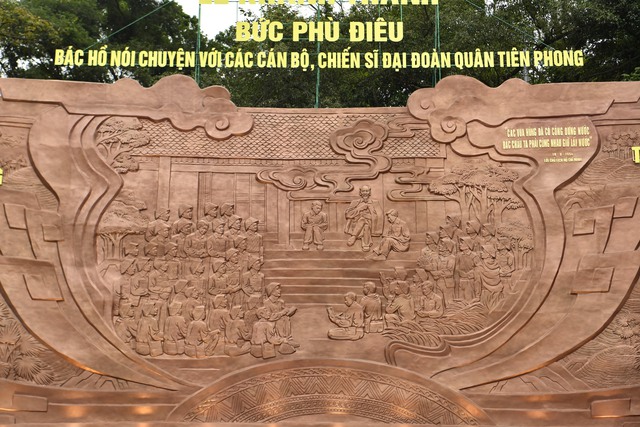 Khánh thành Bức phù điêu “Bác Hồ nói chuyện với cán bộ, chiến sĩ Đại đoàn Quân Tiên Phong” - Ảnh 5. Khánh thành Bức phù điêu “Bác Hồ nói chuyện với cán bộ, chiến sĩ Đại đoàn Quân Tiên Phong” - Ảnh 5.
