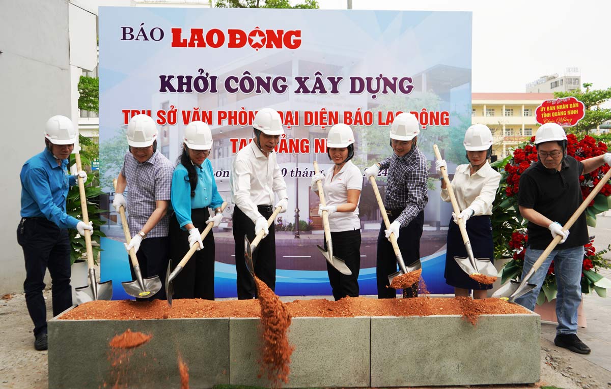 Delegates performed the groundbreaking ceremony. Photo: Thu Dung