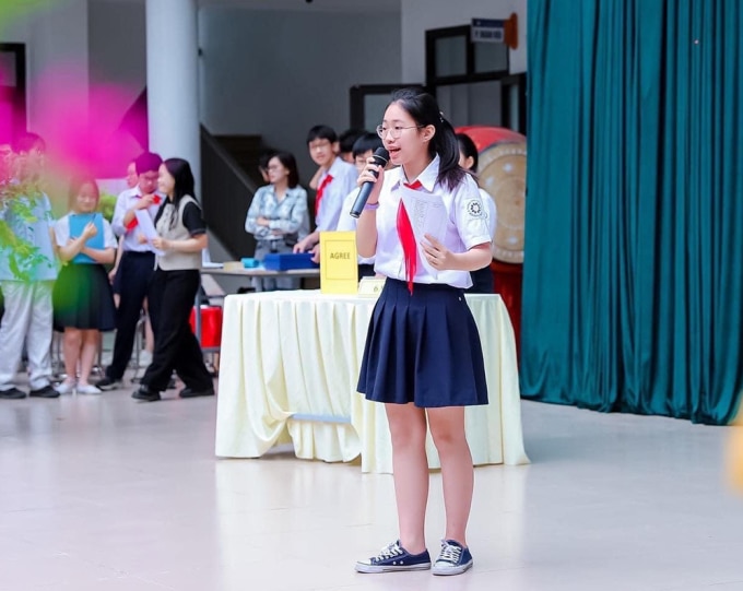 Hà Phương giành giải nhất cuộc thi tranh biện ở trường năm 2022. Ảnh: Nhân vật cung cấp