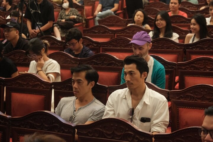 Diễn viên Liên Bỉnh Phát và đạo diễn Leon Quang Lê (phim Song Lang) đến dự buổi chiếu phim.