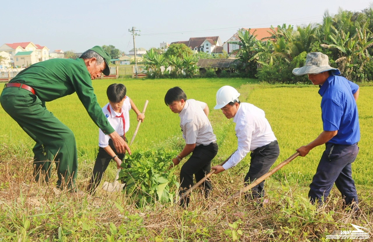 Quảng Ngãi nhân rộng mô hình đường tàu - đường hoa- Ảnh 2. Quảng Ngãi nhân rộng mô hình đường tàu - đường hoa- Ảnh 2.