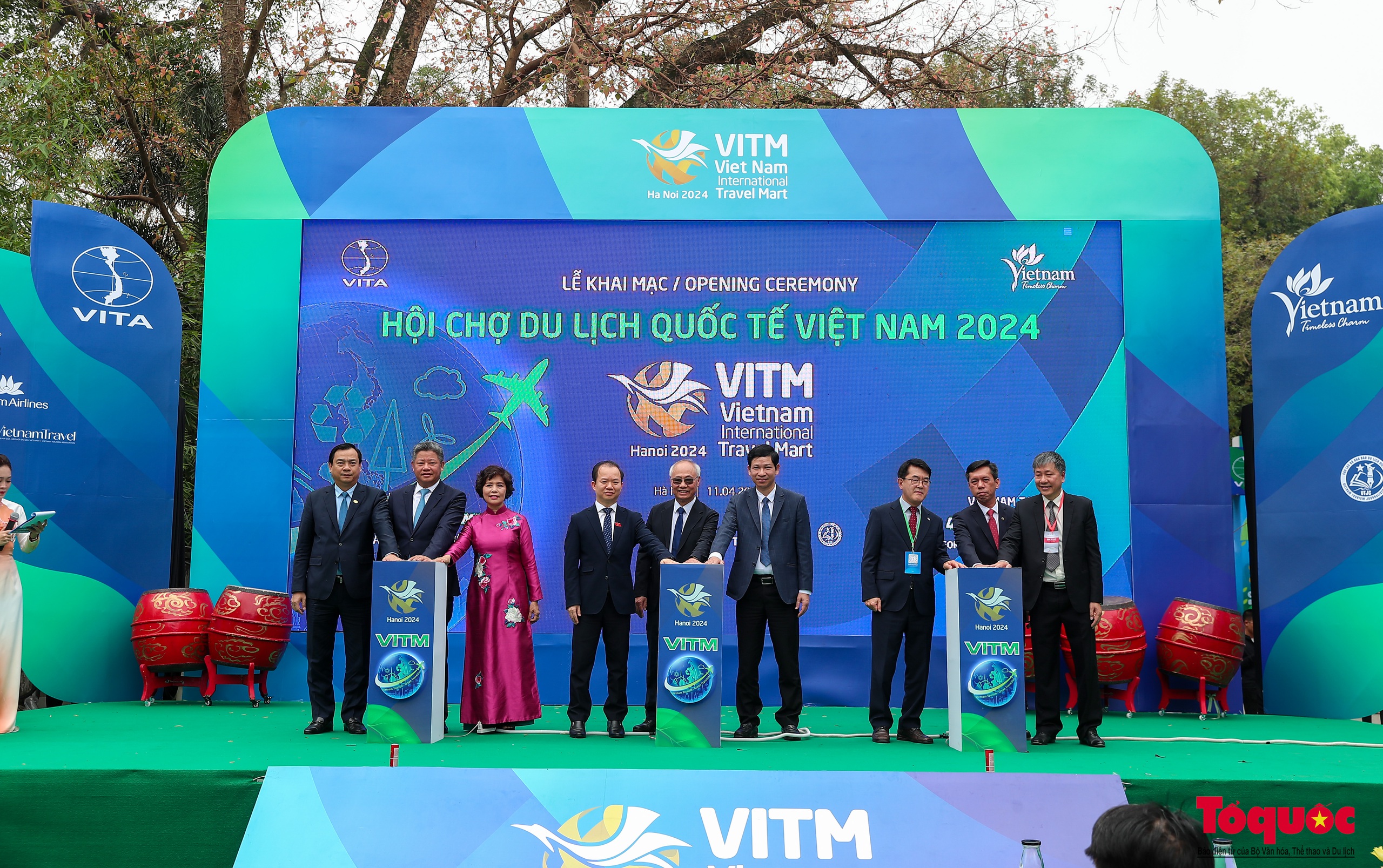 Chùm ảnh: Khai mạc Hội chợ Du lịch Quốc tế Việt Nam - VITM Hà Nội 2024 - Ảnh 4. Chùm ảnh: Khai mạc Hội chợ Du lịch Quốc tế Việt Nam - VITM Hà Nội 2024 - Ảnh 4.