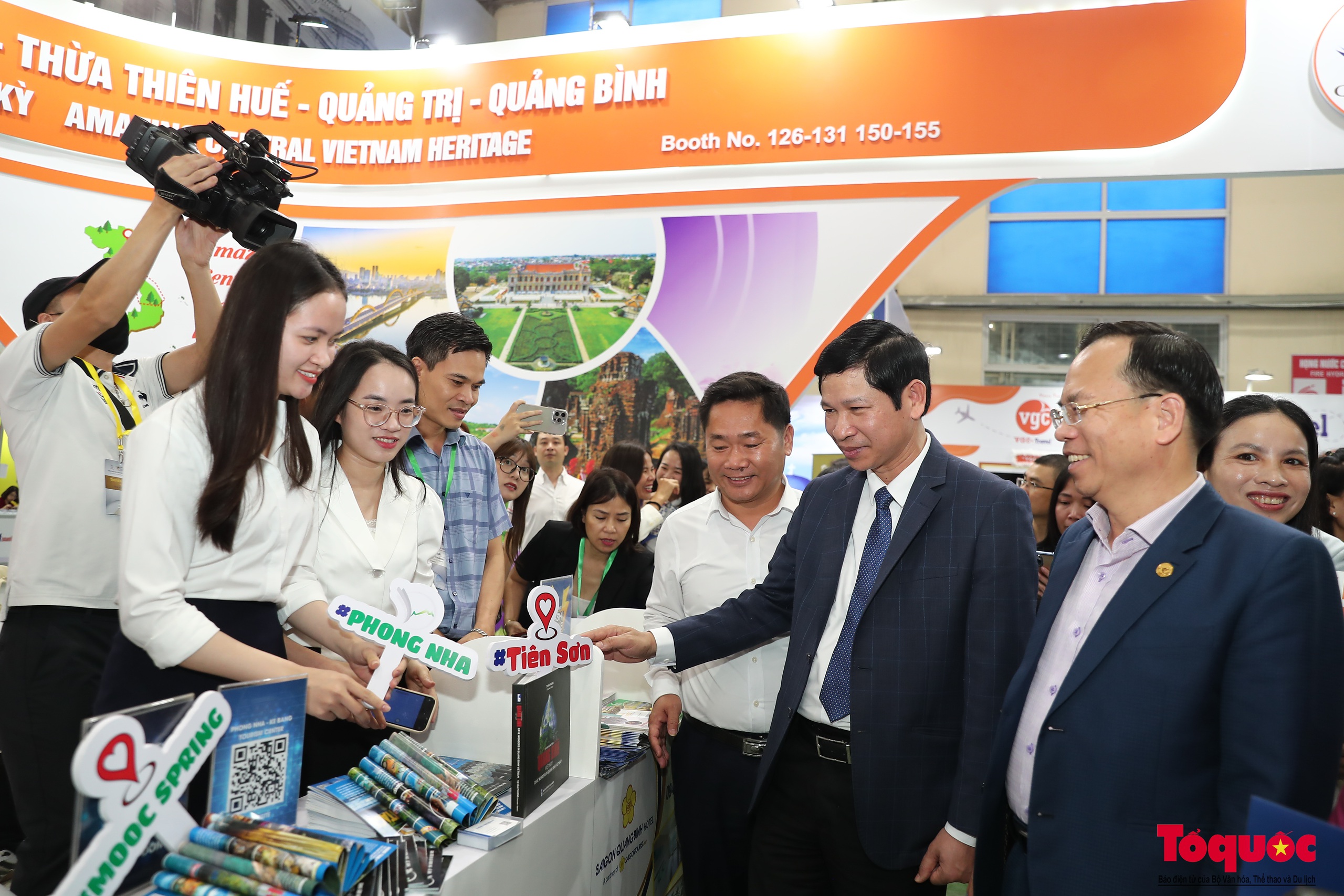 Chùm ảnh: Khai mạc Hội chợ Du lịch Quốc tế Việt Nam - VITM Hà Nội 2024 - Ảnh 5. Chùm ảnh: Khai mạc Hội chợ Du lịch Quốc tế Việt Nam - VITM Hà Nội 2024 - Ảnh 5.