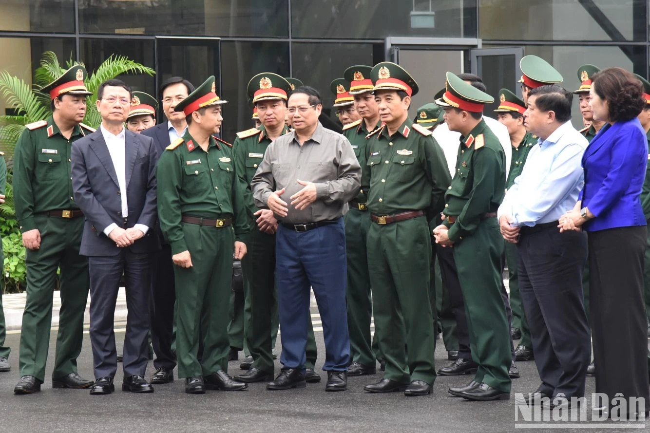 [Ảnh] Thủ tướng Phạm Minh Chính thăm và làm việc với Tập đoàn Viettel ảnh 2