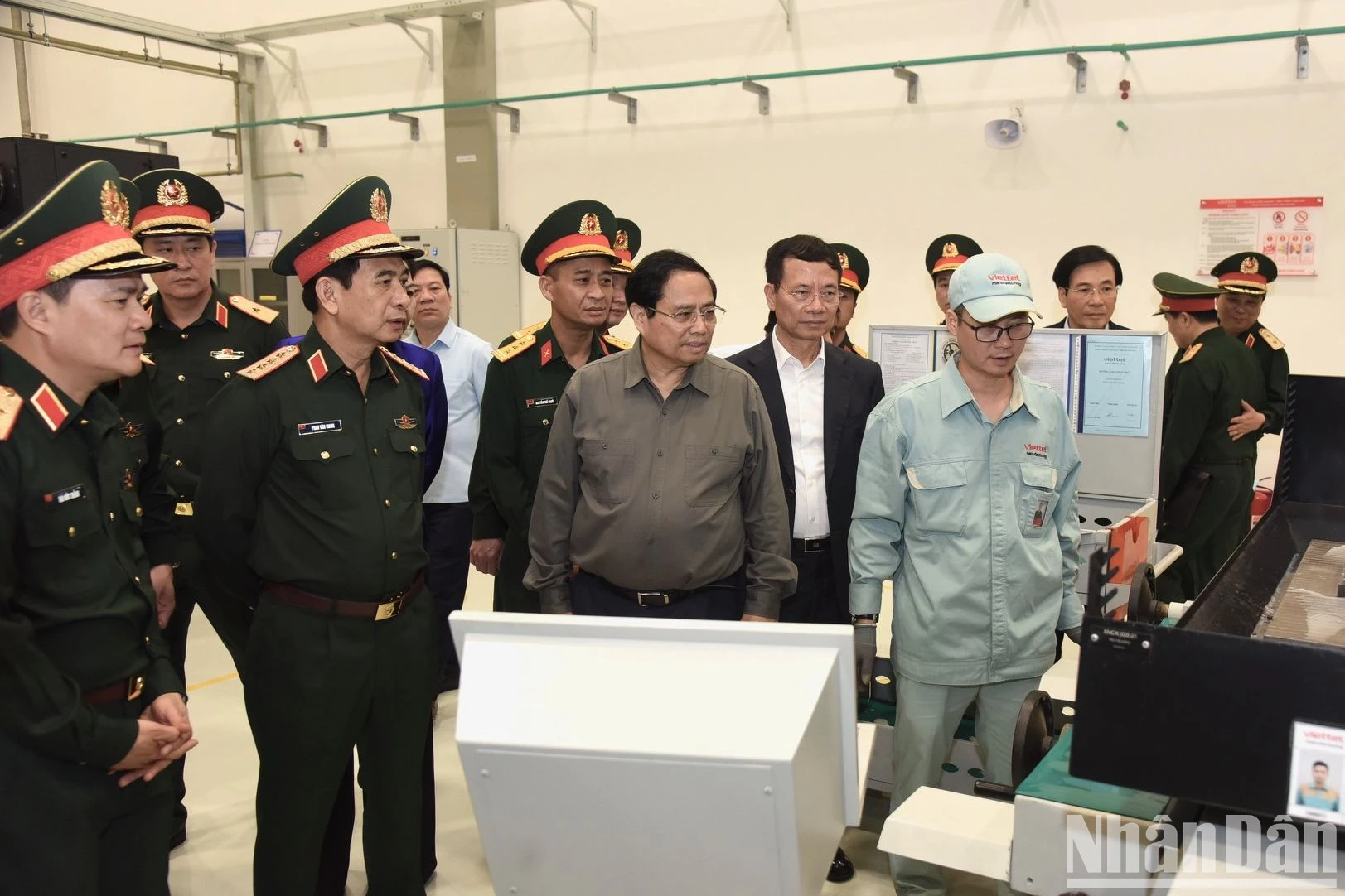 [Ảnh] Thủ tướng Phạm Minh Chính thăm và làm việc với Tập đoàn Viettel ảnh 5