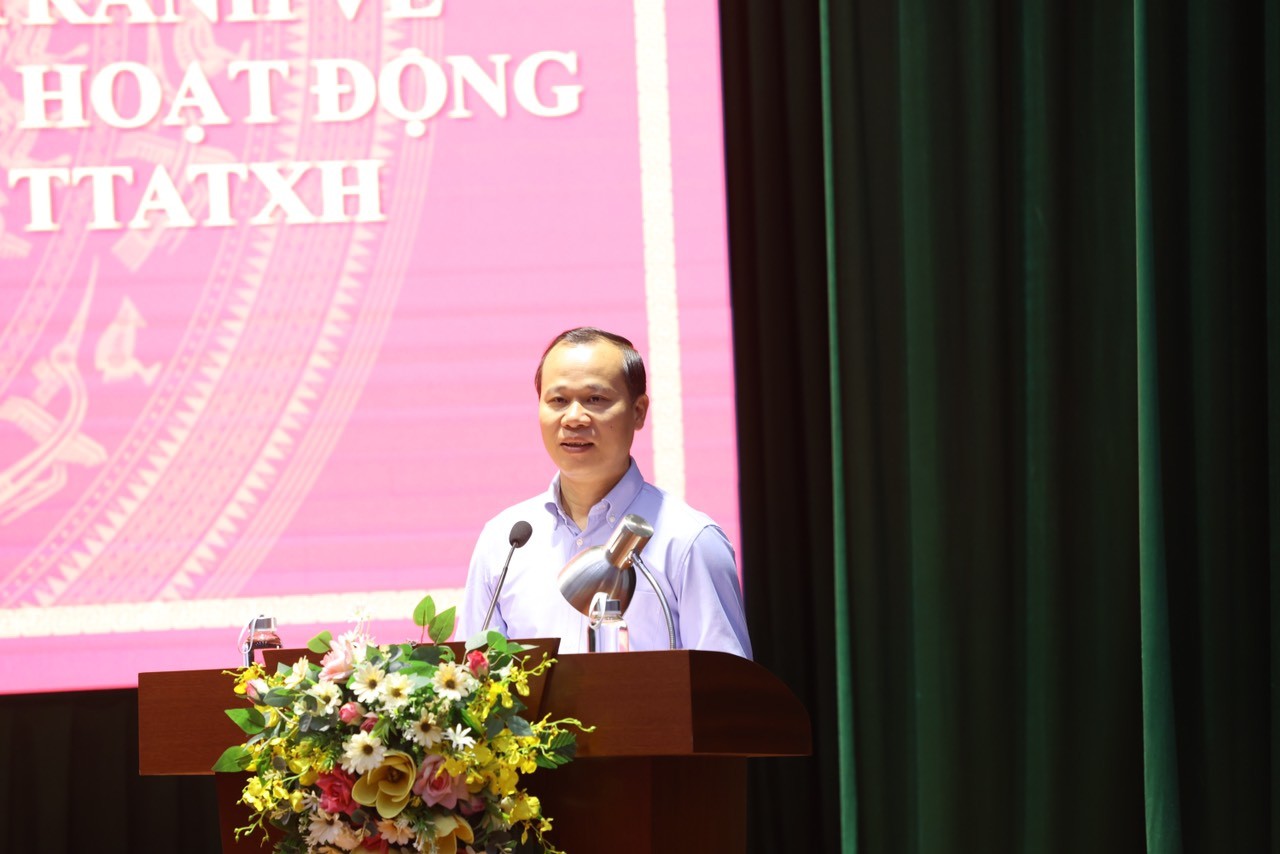 Sr. Mai Son, vicepresidente permanente del Comité Popular Provincial