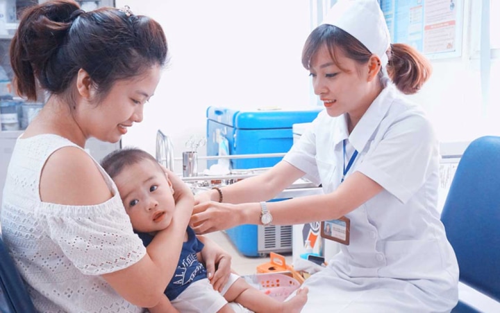 WHOとユニセフ、200.000万回以上の5-in-1ワクチンでベトナムを支援