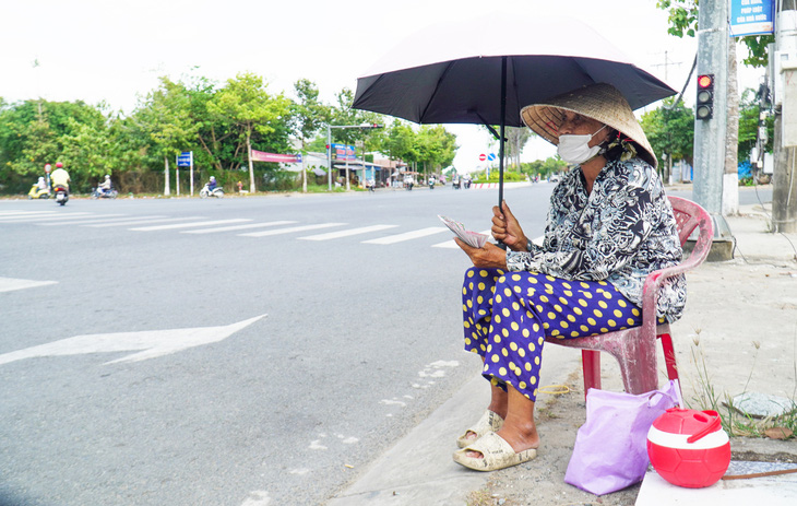 Nắng nóng, người đặt đồ ăn qua app than khó, tài xế nói 'không dám cố chạy vì sợ đột quỵ'- Ảnh 7. Lao động mưu sinh ngoài trời nắng nóng cần lưu ý gì?