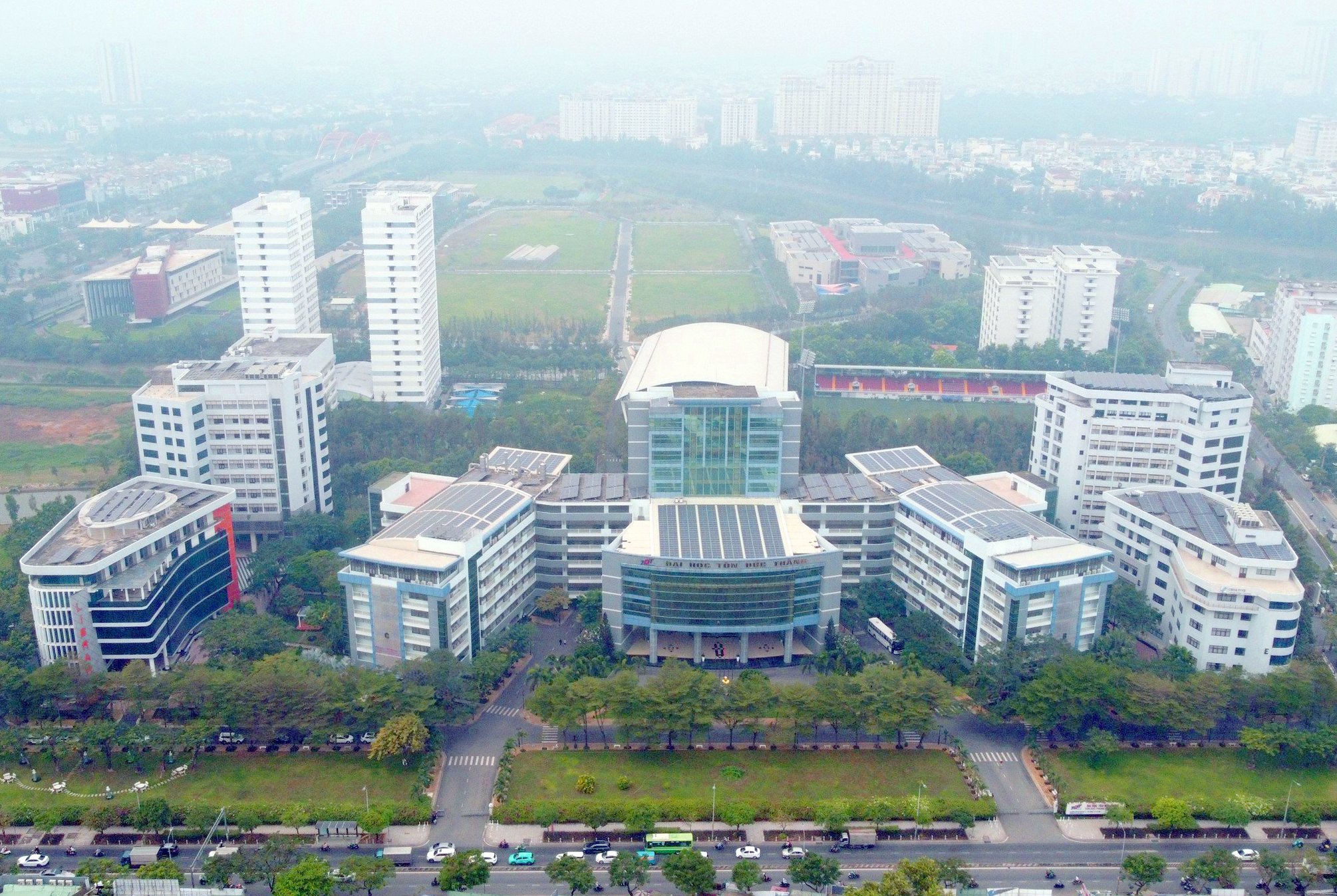 Một ngành của Bách khoa TP.HCM vào top 100 thế giới, các ĐH khác ra sao?- Ảnh 2. Khuôn viên Trường ĐH Tôn Đức Thắng tại Q.7, TP.HCM