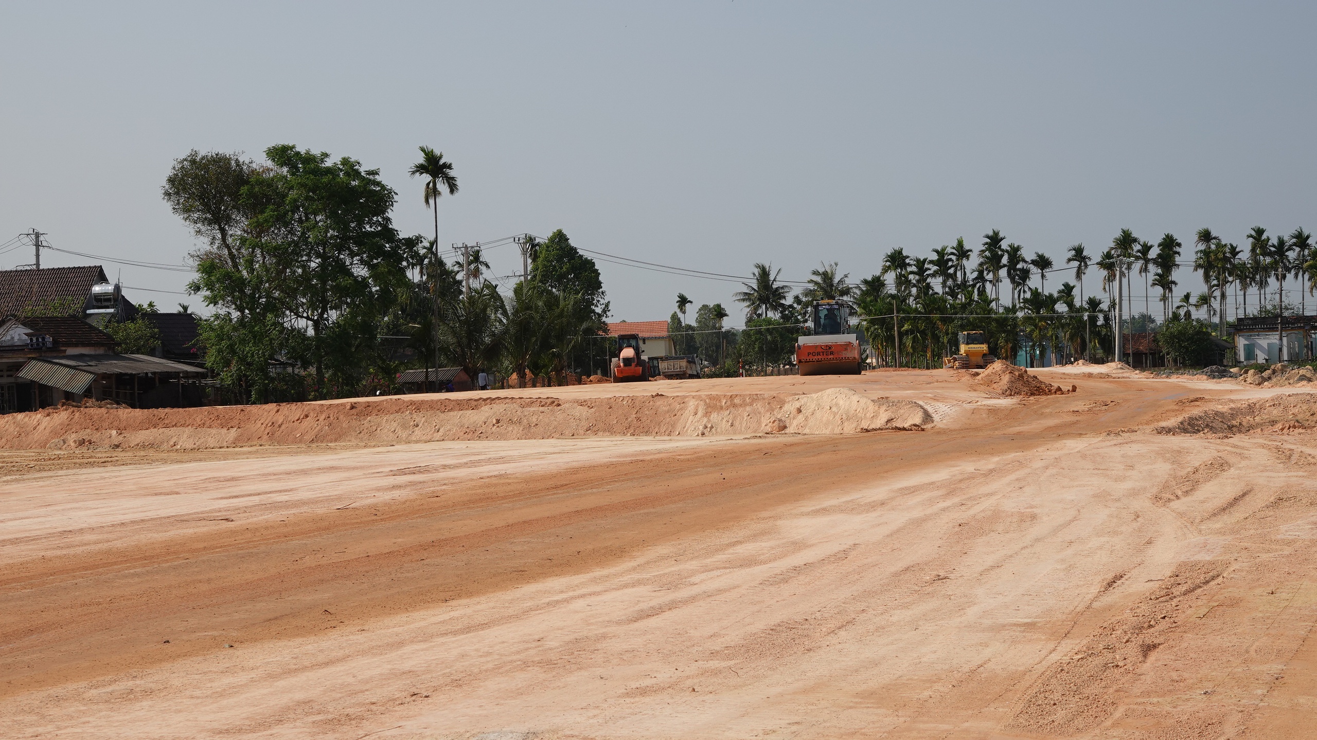 Cao tốc Quảng Ngãi - Hoài Nhơn: Vướng mặt bằng ở hàng chục vị trí- Ảnh 7. Vị trí còn vướng mặt bằng ở xã Phổ Phong, TX.Đức Phổ (Quảng Ngãi)