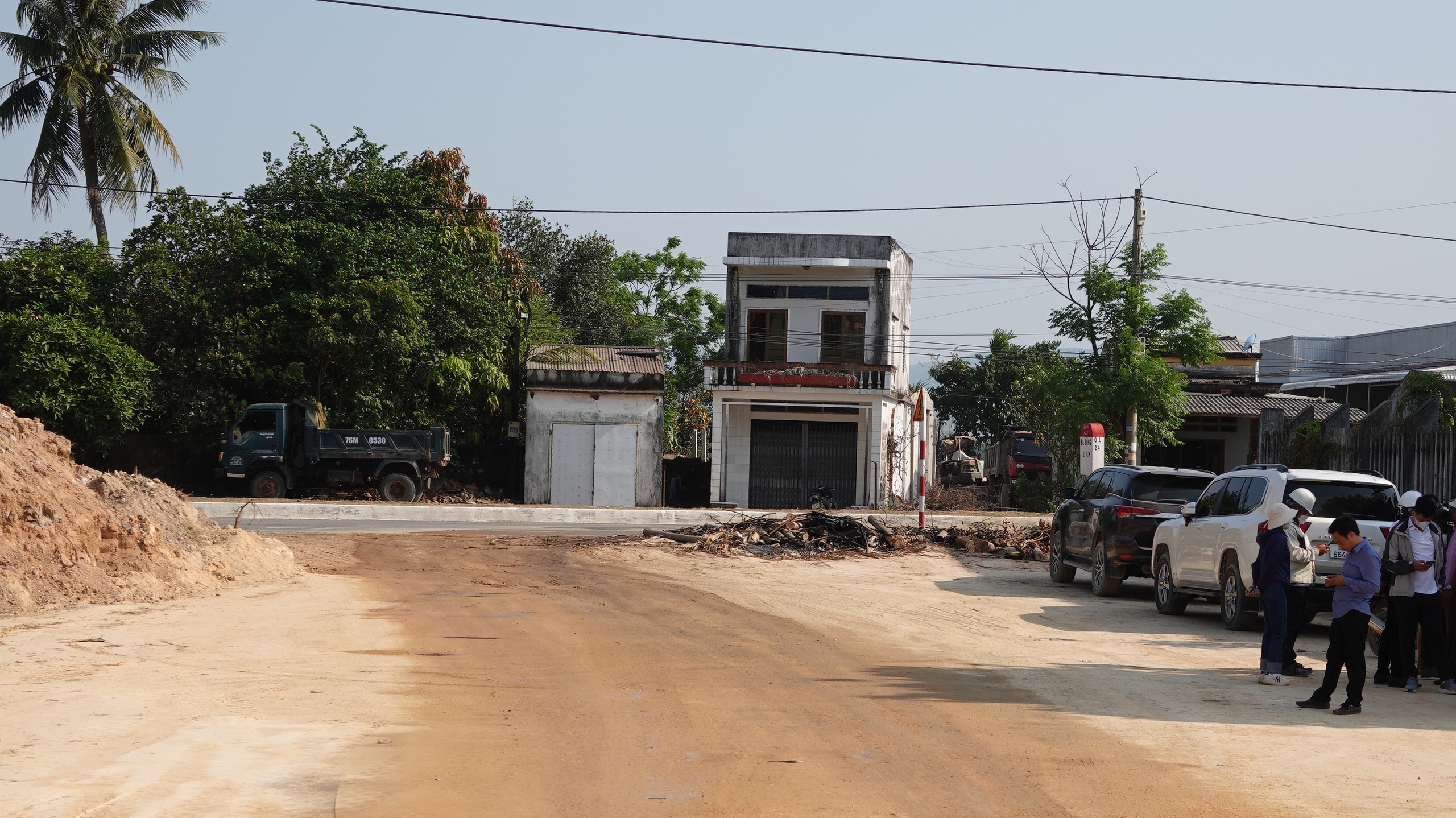 Cao tốc Quảng Ngãi - Hoài Nhơn: Vướng mặt bằng ở hàng chục vị trí- Ảnh 9. Nhà người dân xã Phổ Phong, TX.Đức Phổ (Quảng Ngãi) còn nằm trong tuyến cao tốc Quảng Ngãi - Hoài Nhơn