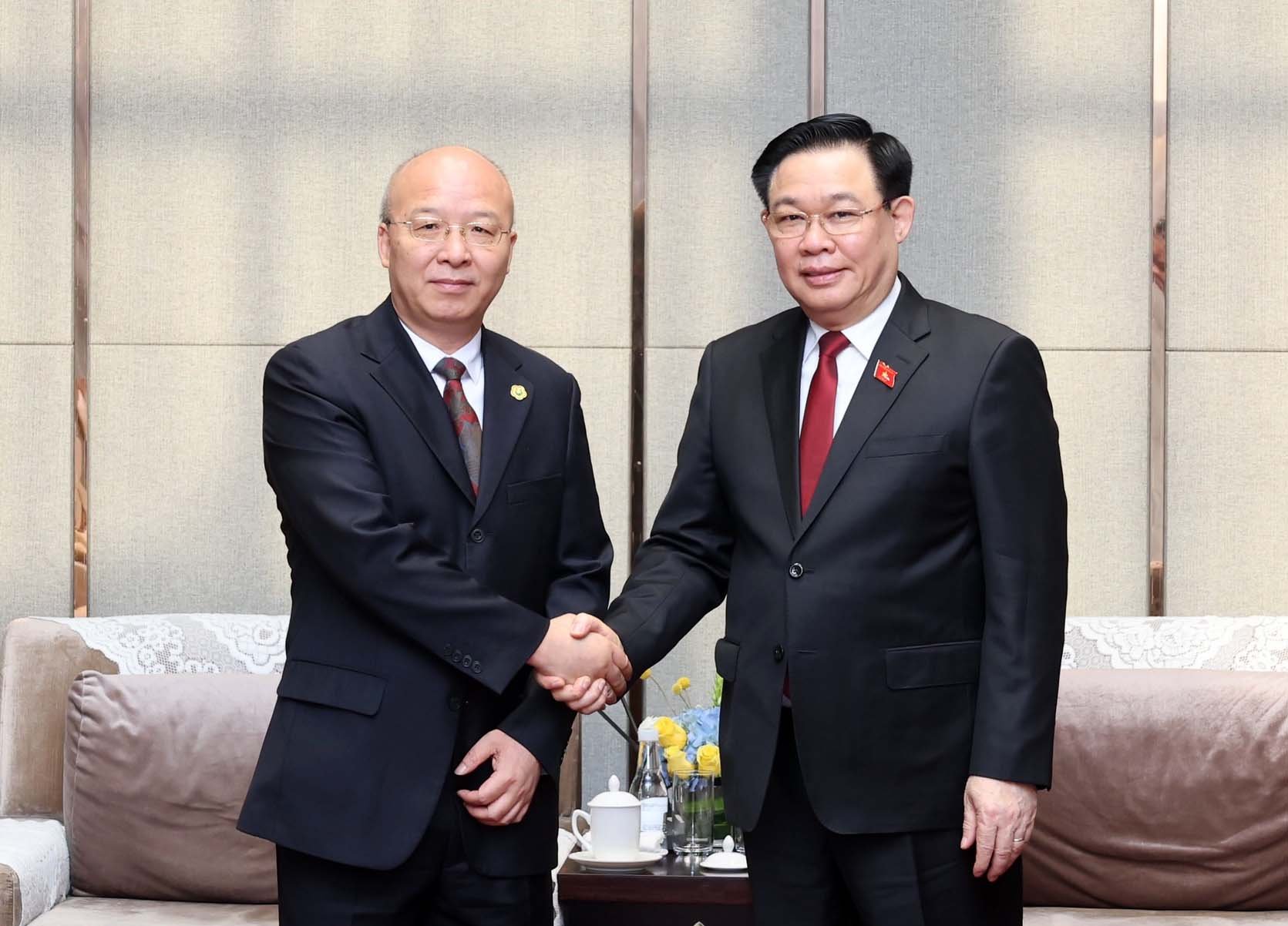 Chủ tịch Quốc hội Vương Đình Huệ tiếp lãnh đạo một số tập đoàn Trung Quốc tại tỉnh Vân Nam