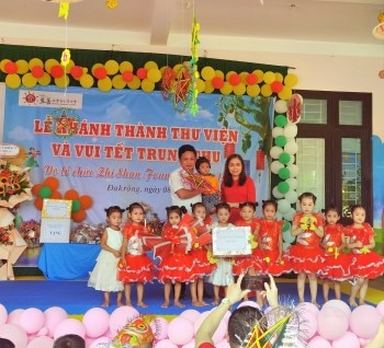 La Fundación Zhi-Shan dona gastos de alojamiento a más de 2.000 niños en edad preescolar en el distrito de Dakrong (Quang Tri)