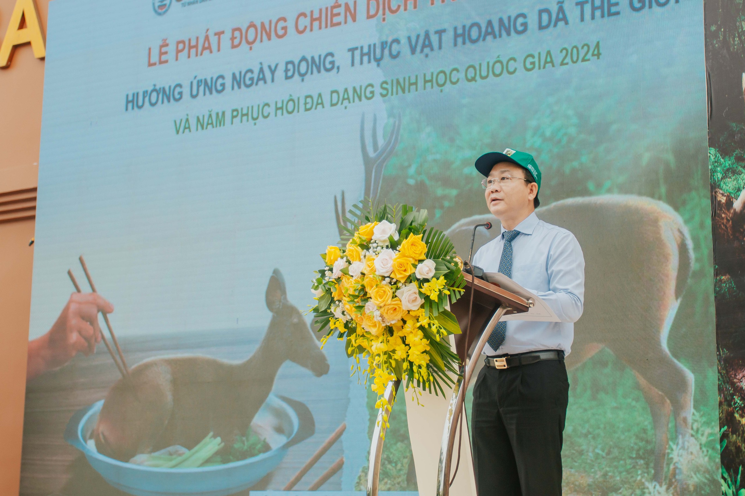 Quảng Bình: 'Thành phố không thịt thú rừng' gửi thông điệp bảo vệ động vật hoang dã- Ảnh 2. Ông Hoàng Xuân Tân, Phó chủ tịch UBND tỉnh Quảng Bình, phát biểu tại buổi lễ