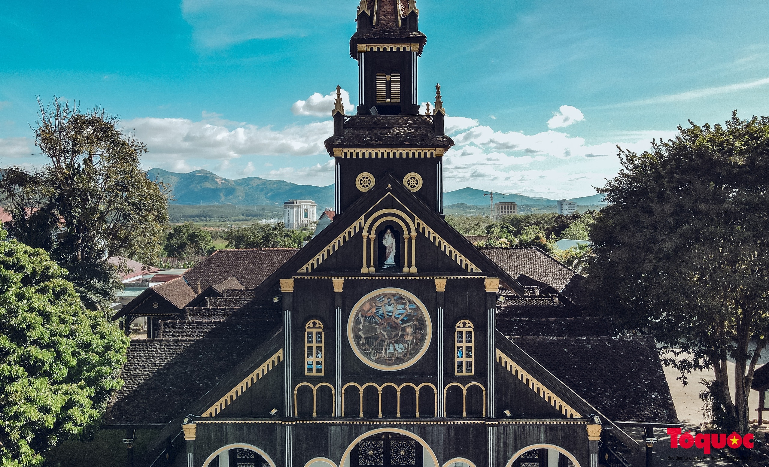 Ngắm nhà thờ gỗ độc đáo hơn 100 năm tuổi ở Kon Tum - Ảnh 14.