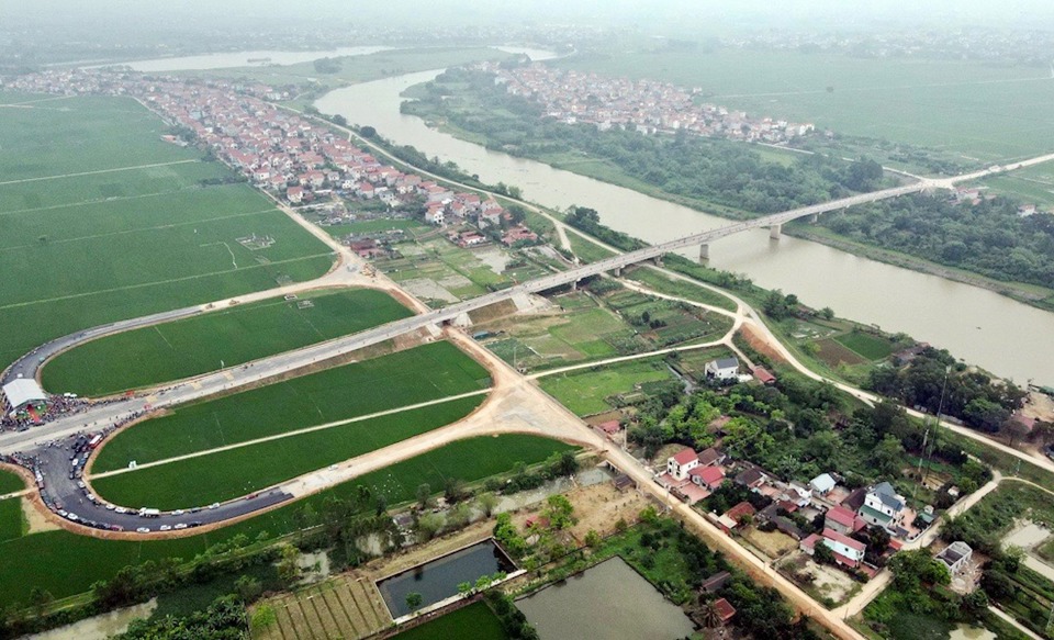 12 nghị quyết vừa được HĐND huyện Sóc Sơn thông qua tại Kỳ họp thứ 18.