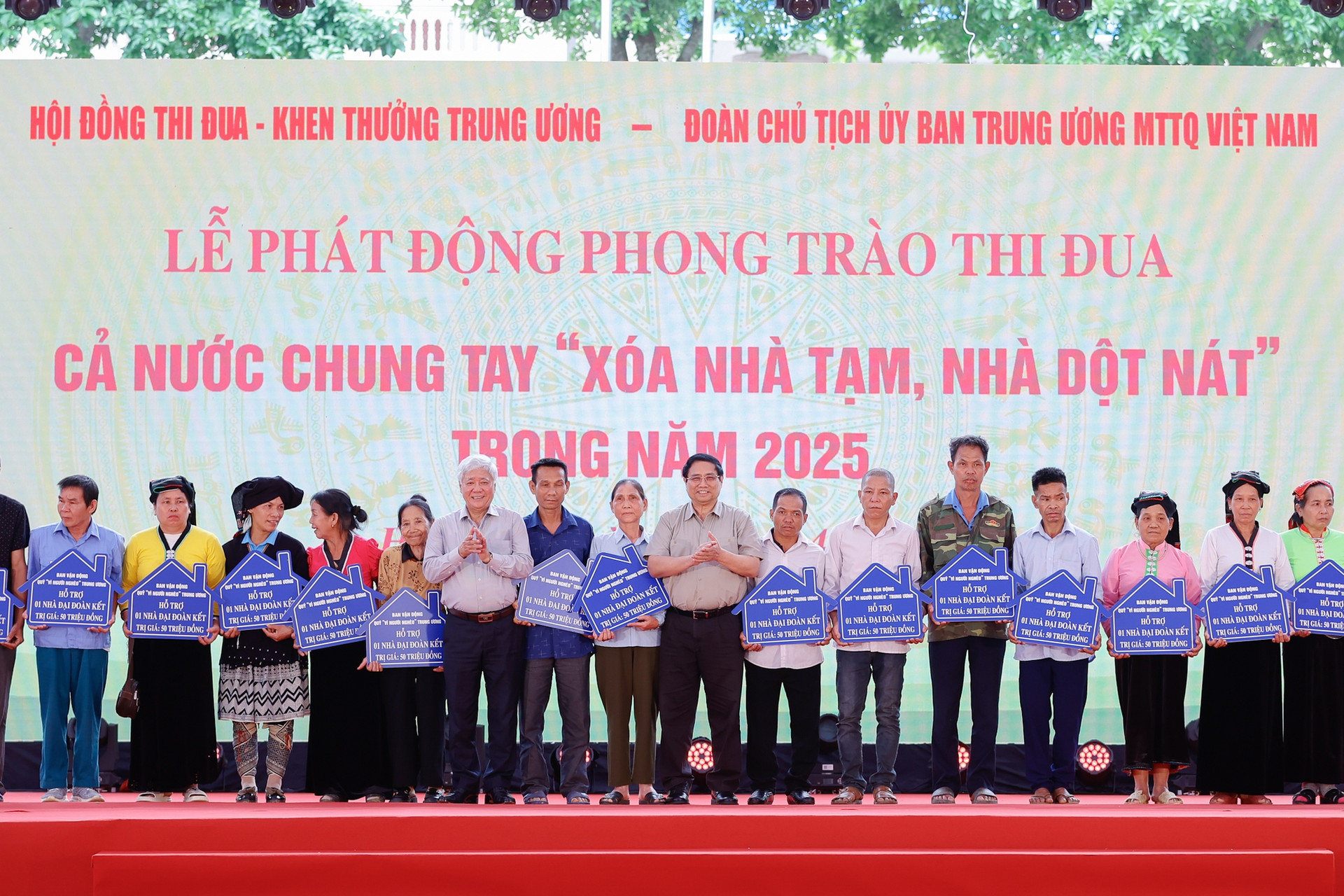 Thủ tướng Phạm Minh Chính: 'Ai có gì góp nấy' để xóa nhà tạm, nhà dột nát cho người nghèo- Ảnh 7. Thủ tướng Phạm Minh Chính: 'Ai có gì góp nấy' để xóa nhà tạm, nhà dột nát cho người nghèo- Ảnh 7.
