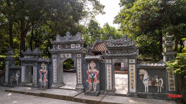 Quảng Bình: Du khách thập phương đến với lễ hội "Hoành Sơn Thánh Mẫu" - Ảnh 4. Quảng Bình: Du khách thập phương đến với lễ hội "Hoành Sơn Thánh Mẫu" - Ảnh 4.