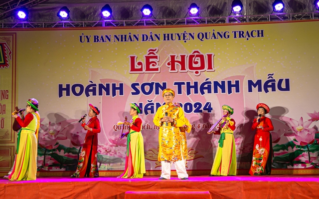 Quảng Bình: Du khách thập phương đến với lễ hội "Hoành Sơn Thánh Mẫu" - Ảnh 7. Quảng Bình: Du khách thập phương đến với lễ hội "Hoành Sơn Thánh Mẫu" - Ảnh 7.