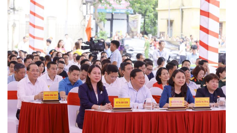 Các đại biểu tham dự Lễ phát động tại điểm cầu Hòa Bình. Ảnh: Đại đoàn kết