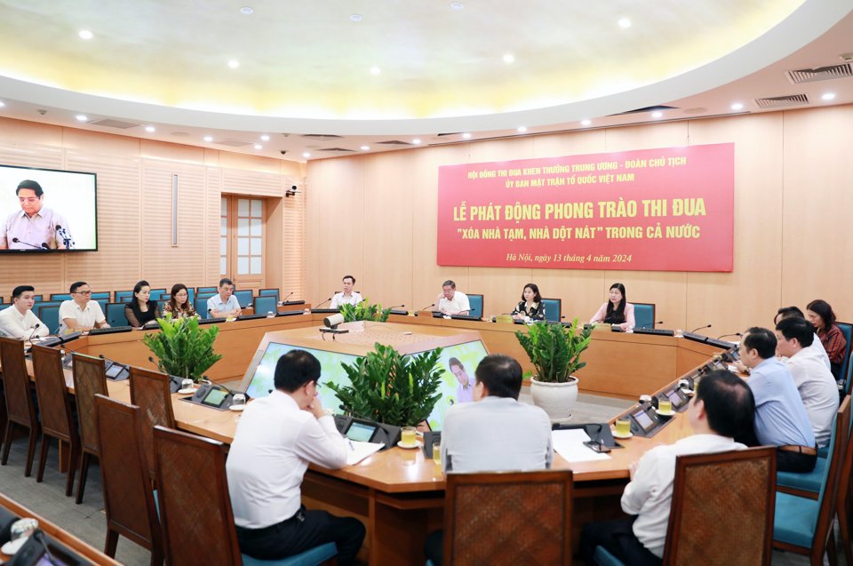 Dự Lễ phát động tại điểm cầu UBND TP Hà Nội có Ủy viên Trung ương Đảng, Phó Bí thư Thường trực Thành ủy Nguyễn Thị Tuyến; các Ủy viên Ban Thường vụ Thành ủy: Chủ tịch Ủy ban Mặt trận Tổ quốc TP Nguyễn Lan Hương, Phó Chủ tịch Thường trực UBND TP Lê Hồng Sơn. Ảnh: Phạm Hùng