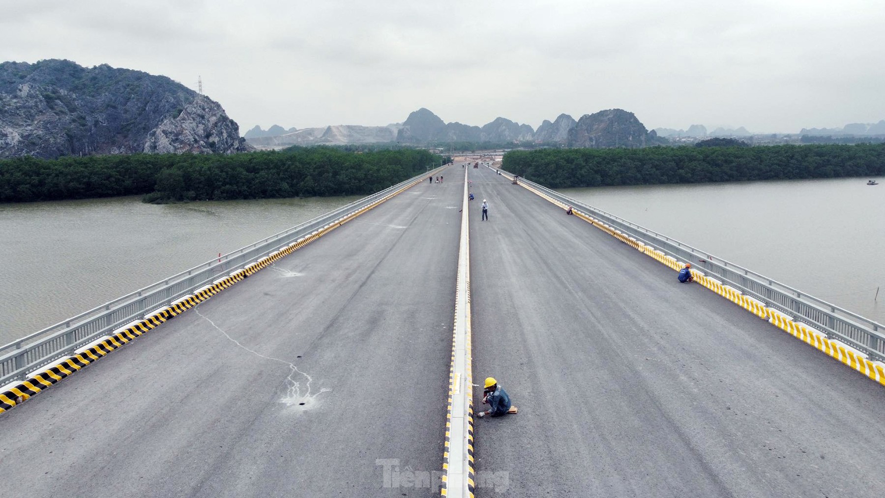 Gấp rút hoàn thiện cây cầu gần 2.000 tỷ nối Hải Phòng với Quảng Ninh ảnh 3
