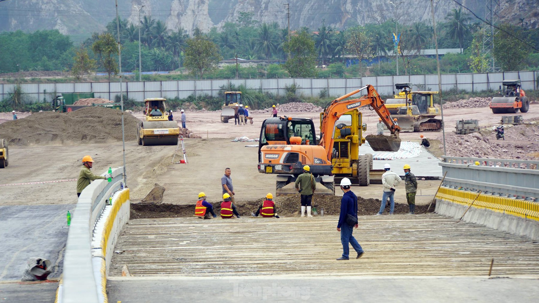 Gấp rút hoàn thiện cây cầu gần 2.000 tỷ nối Hải Phòng với Quảng Ninh ảnh 8
