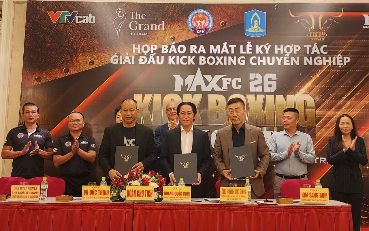 2 võ sĩ kickboxing Việt Nam đánh bại đối thủ cực mạnh tại MAXFC 26 - Ảnh 3. 2 võ sĩ kickboxing Việt Nam đánh bại đối thủ cực mạnh tại MAXFC 26 - Ảnh 3.