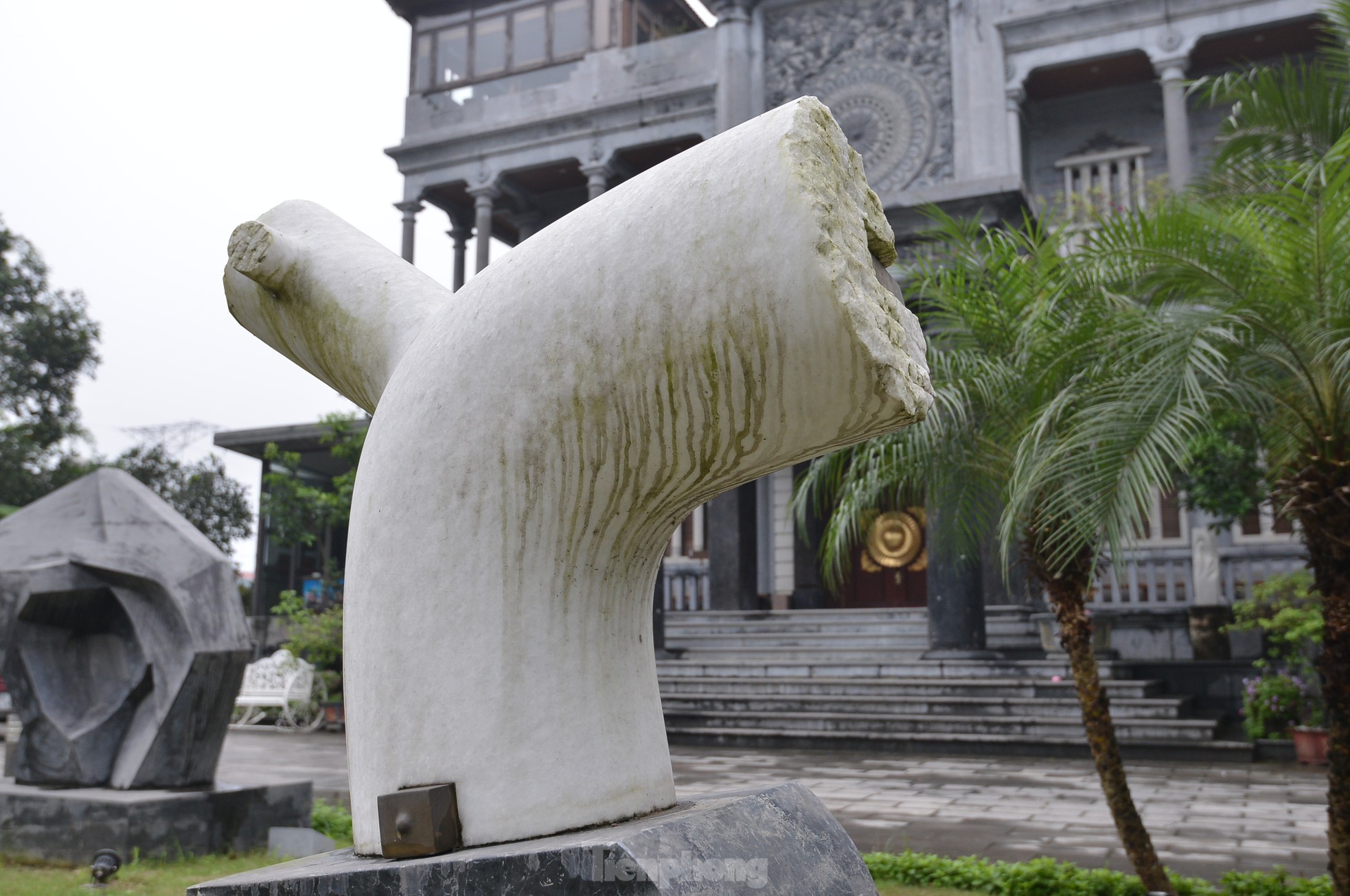 Mãn nhãn với lâu đài đá đen 'độc nhất vô nhị' ở Ninh Bình ảnh 2