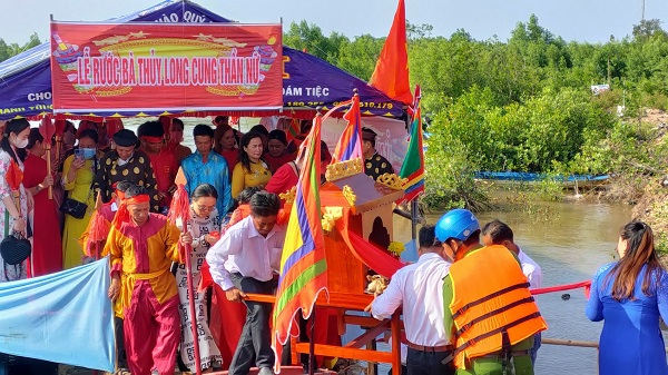 Di sản văn hóa phi vật thể Lễ hội Vía Bà Thủy Long ở Đầm Dơi Cà Mau (Hoàng Nam)