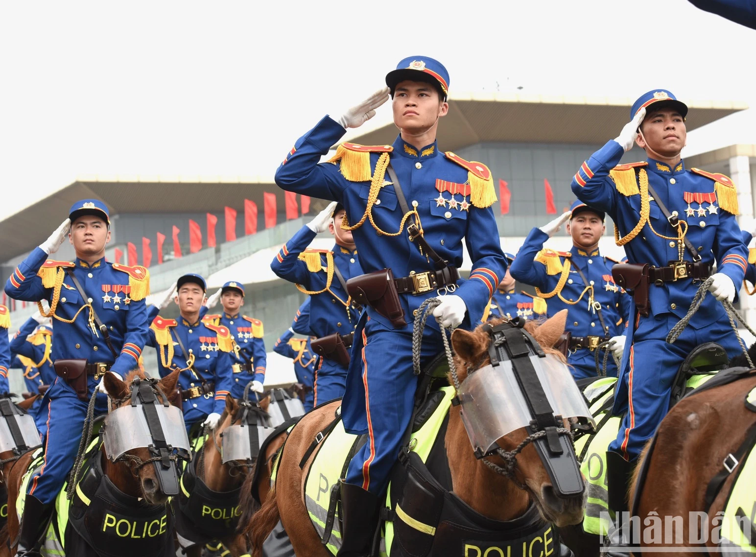 [Ảnh] Thủ tướng dự Lễ kỷ niệm 50 năm Ngày truyền thống lực lượng Cảnh sát cơ động ảnh 9